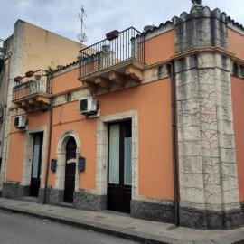 Casa sotto l'Etna