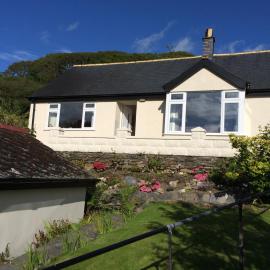 Lovely cottage in Snowdonia, private hot tub, by mountains & award winning beach, Hotel in Fairbourne