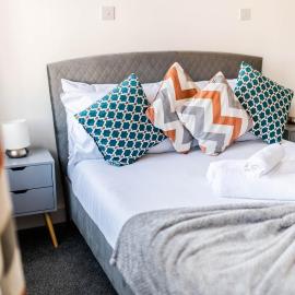 Urban Escape - Stylish 3Bedroom in Watford Center