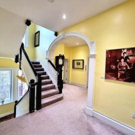 Spacious 4 Bedroom Maisonette in Central Matlock with River Views & Wi-Fi، فندق في ماتلوك