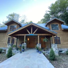 Log Country Inn Bed and Breakfast of Ithaca: Spencer şehrinde bir otel