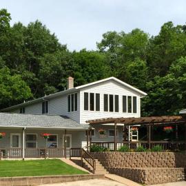 Little Bluff Inn، فندق في Trempealeau