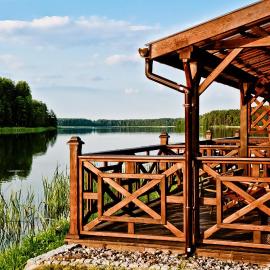 Domki Mazurskie w Ogrodach Złotej Łani Wiartel - Klimatyczne Apartamenty i Pokoje Widokowe, hótel í Wiartel