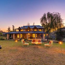 StayVista at Tea House - Tea Garden Retreat, hotel in Dharamshala
