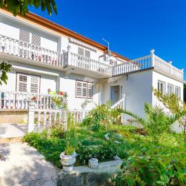 Rooms Mladen P, hotel in Banjol