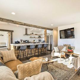 Livingston Home: Your Yellowstone Basecamp, hotel in Livingston
