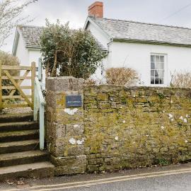 May Tree Cottage Manorbier 5 mins from the beach Sleeps 4, hotel a Manorbier