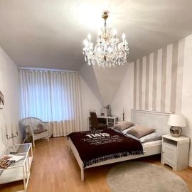 Dachgeschosswohnung mit 2 Schlafzimmern Zentrum Nord mit Aufzug, hotel di Leipzig