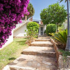 Casa Ancladero Big rooftop terrace, 2 bedroom guesthouse w garden and view