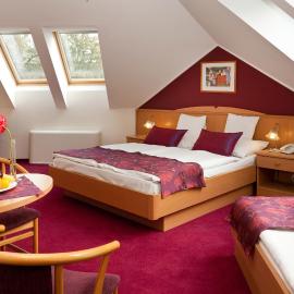Hotel Kálvária, hotel Győrben