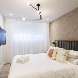 Palms Little Italy Studio with full bathroom by Denstays