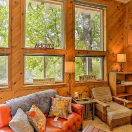 Cozy Studio Near Hiking & Skiing, Walk to Downtown