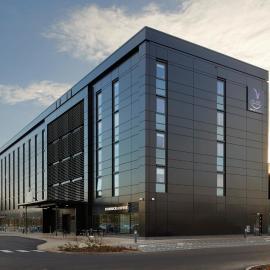 Village Hotel Edinburgh, хотел в Единбург