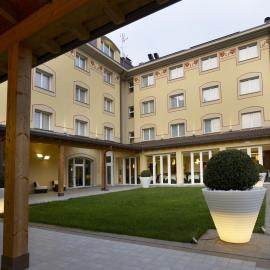Virginia Palace Hotel, khách sạn ở Garbagnate Milanese