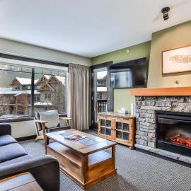 Scenic Mountain With Outdoor Hot Tub 1 Bedroom Den, hotel a Dead Man's Flats