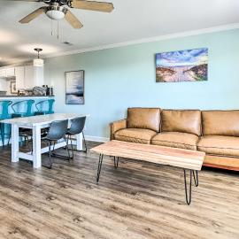 Oak Island Condo - Walk to the Beach!, Hotel in Oak Island