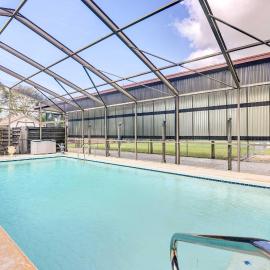 12 Mi to Beach: Cottage w/ Pool in Bradenton, hotel in Bradenton
