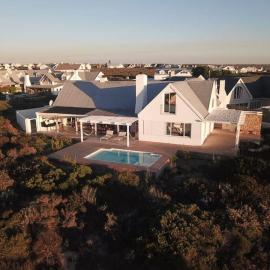 Sunbird House, hotel in Grotto Bay