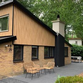 8 p bungalow in bossen bij Capfun Stoetenslagh, hotel in Rheezerveen
