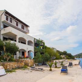 Adria Maja apartmani Luka Dubrava, hotell sihtkohas Putniković