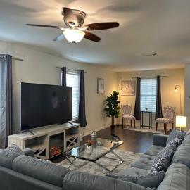 Huge Captivating Modern 5Bdr home-(The Xperience), Hotel in Cypress