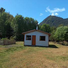 Cabaña las gotas coñaripe: Coñaripe'de bir otel
