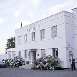 Melsted Badehotel, hotel in Gudhjem