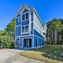 Coastal Home w/ Community Pool < 2 Miles to Beach!