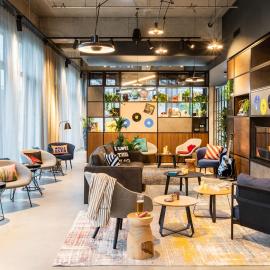 Moxy Berlin Airport، فندق في شونيفيلد