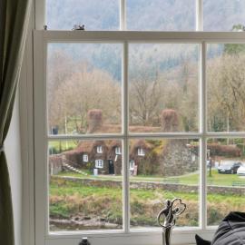 Glan Conwy House One and Two Bedroom Apartments, hotel in Llanrwst
