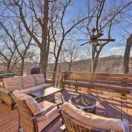 Pet-Friendly Grand Lake House w/ Dock & Kayaks!, hotel in Eucha