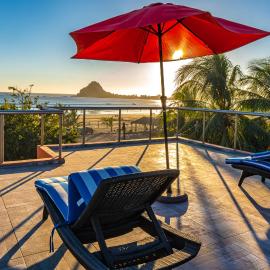 Casa Belen - Beautiful Beach View Home on Stone Island, Hotel in Isla La Piedra