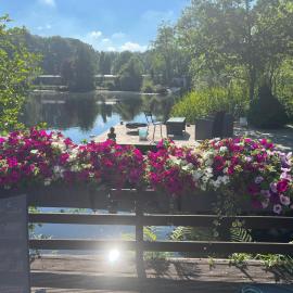 Holiday Home 'Beautifull Water', hotel in Lanaken
