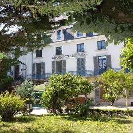 Logis Grand Hôtel Des Bains, מלון בסאלן-לה-באן