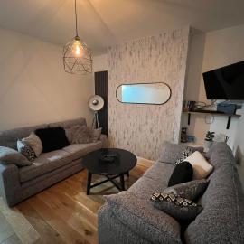 Centrally located in city of Lincoln Idas Place - two bedrooms each with a kingsize bed