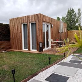 Le Maluti - Chalet climatisé à Hostens、Hostensのホテル