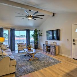 Cozy-Chic Condo: Walk to Beach & Park!