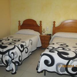 Hostal Avi Pep – hotel w mieście Saus