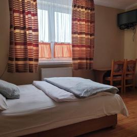 ZAJAZD KANSAS, hotel u gradu Konstantinov Lodski