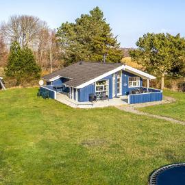 Gorgeous Home In Humble With Kitchen, hotel a Humble