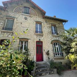 Demeure de charme, hotel in Lons-le-Saunier