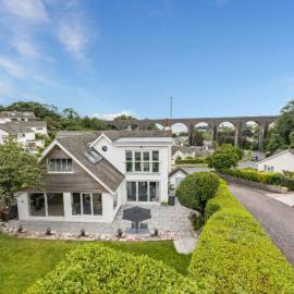 Beautifully presented holiday home near the beach