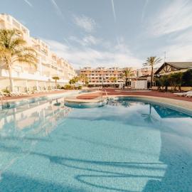 Complejo Turístico Marina Rey، فندق في فيرا