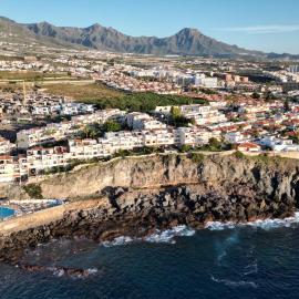 Great oportunity Costa Adeje Holiday apartment first sea line Free Wifi, Hotel in Callao Salvaje