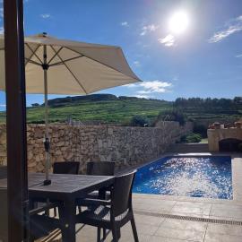 House with Private Pool, bbq and country view