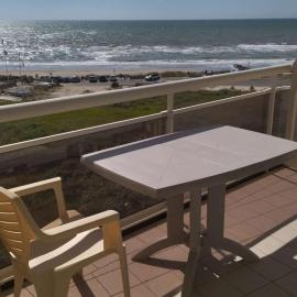 Appartement cosy face mer avec balcon et parking privé - FR-1-672-13