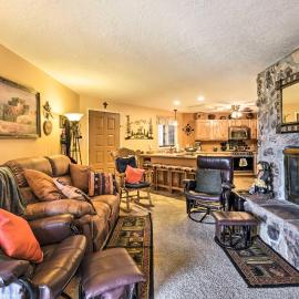 Mountain-View Angel Fire Condo: Walk to Skiing