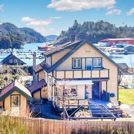 Gorgeous Home In Farsund With Kitchen