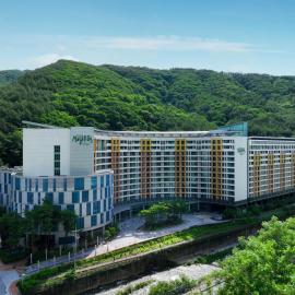 Jeongseon Mayhills Resort, hotel i Jeongseon