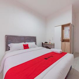 RedDoorz Syariah Plus near Tugu Bubur Ayam Cianjur, hotel u gradu 'Cianjur'